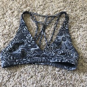 Lululemon sports bra size 4